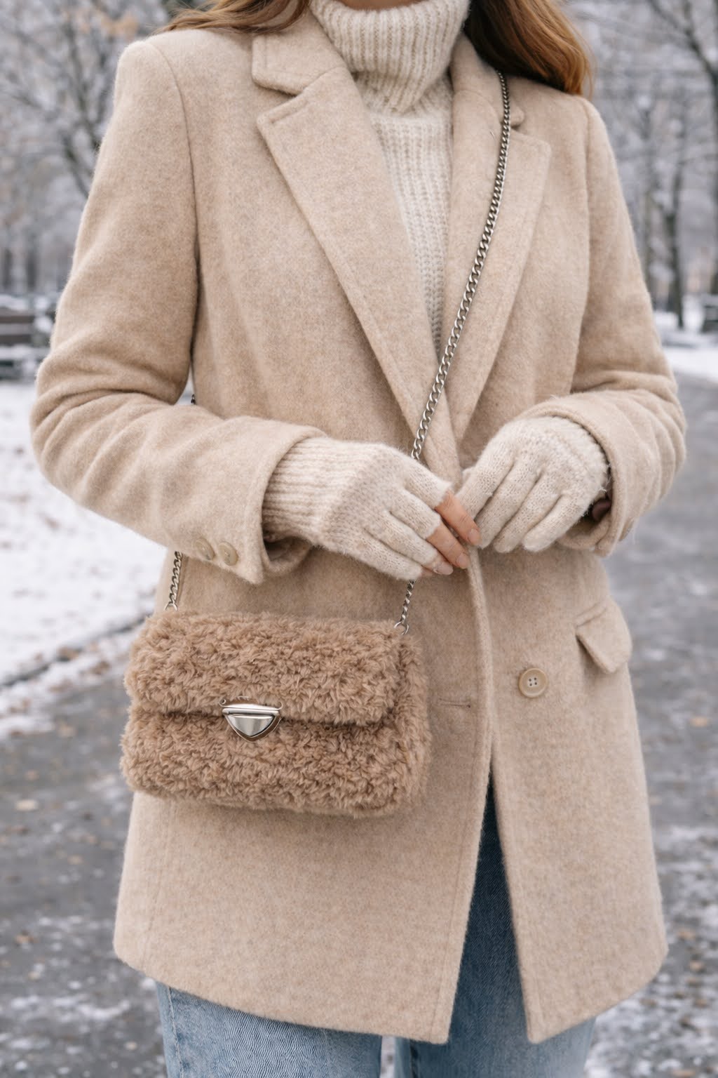 Vyšívaná kožušinová kabelka